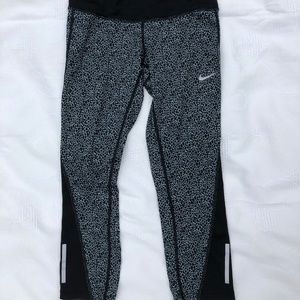 Nike 3/4 Workout Leggings